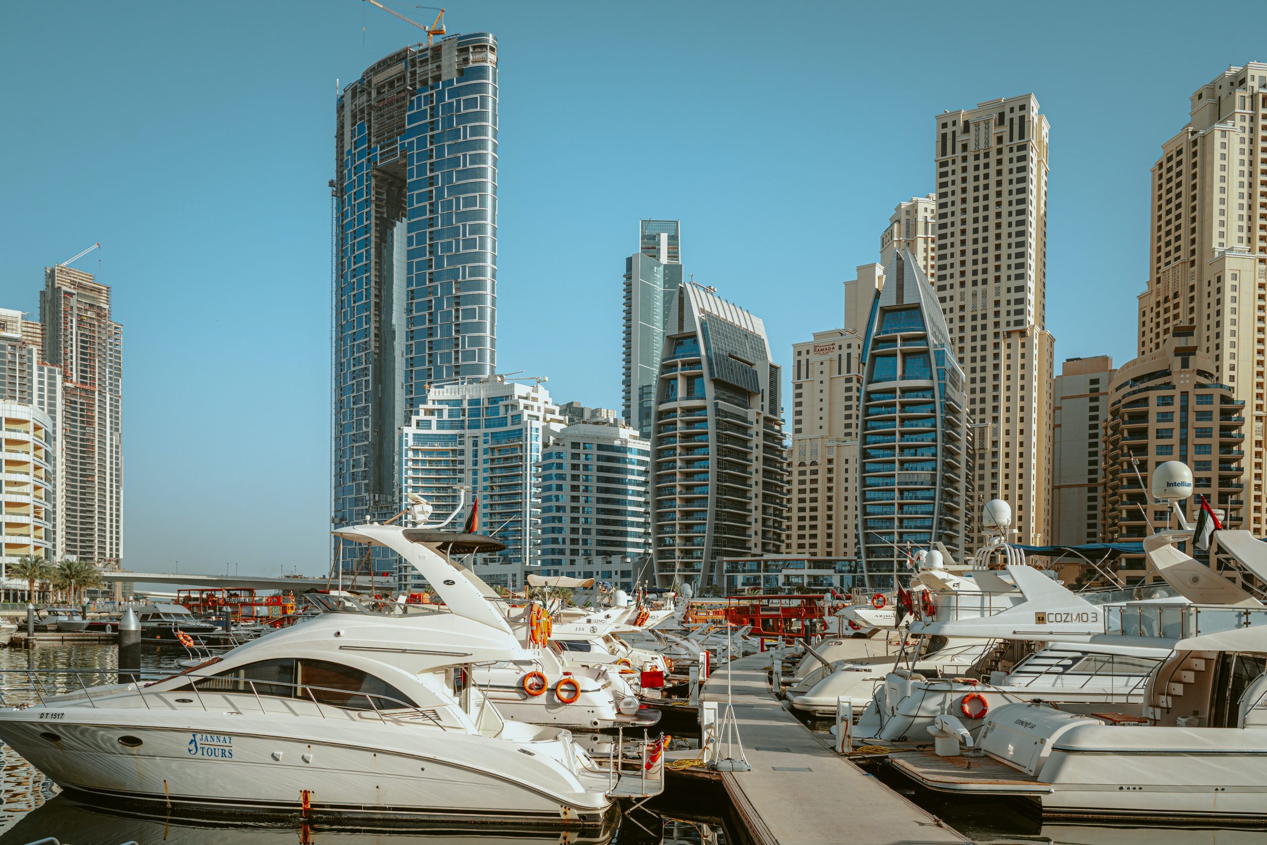 Dubai Porta-Potty:earn up to 50 thousand dollars, the escorts in dubai